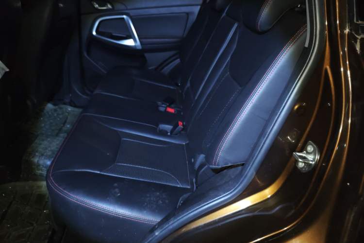Used Chery Tiggo 5 2014 2.0L Manual - Family Deluxe Edition Interior 4