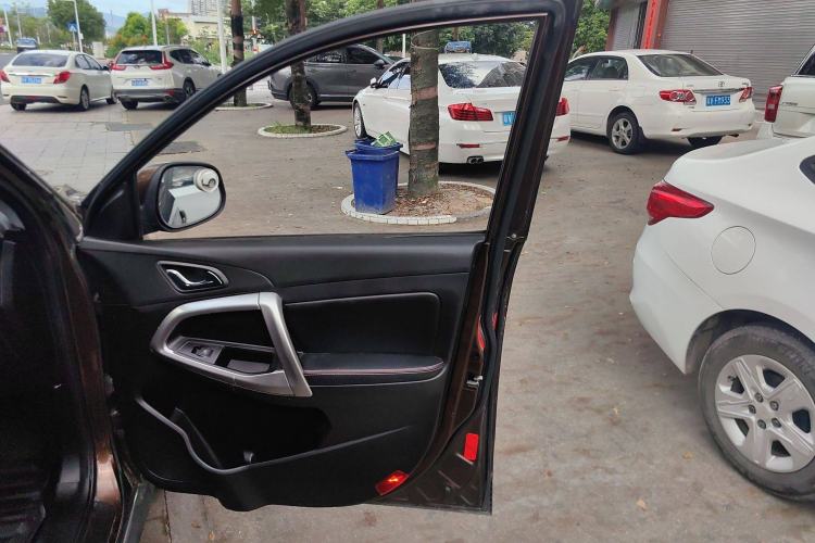 Used Chery Tiggo 5 2014 2.0L CVT Joyful Edition Interior 5