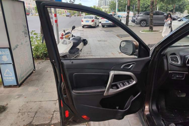 Used Chery Tiggo 5 2014 2.0L CVT Joyful Edition Interior 7