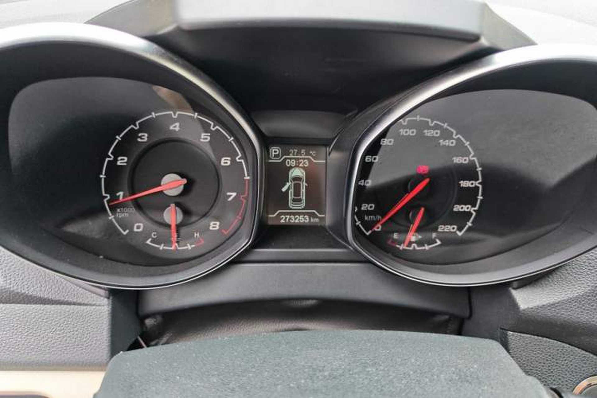 Used Chery Tiggo 5 2014 2.0L CVT Family Deluxe Edition Odometer Close Up