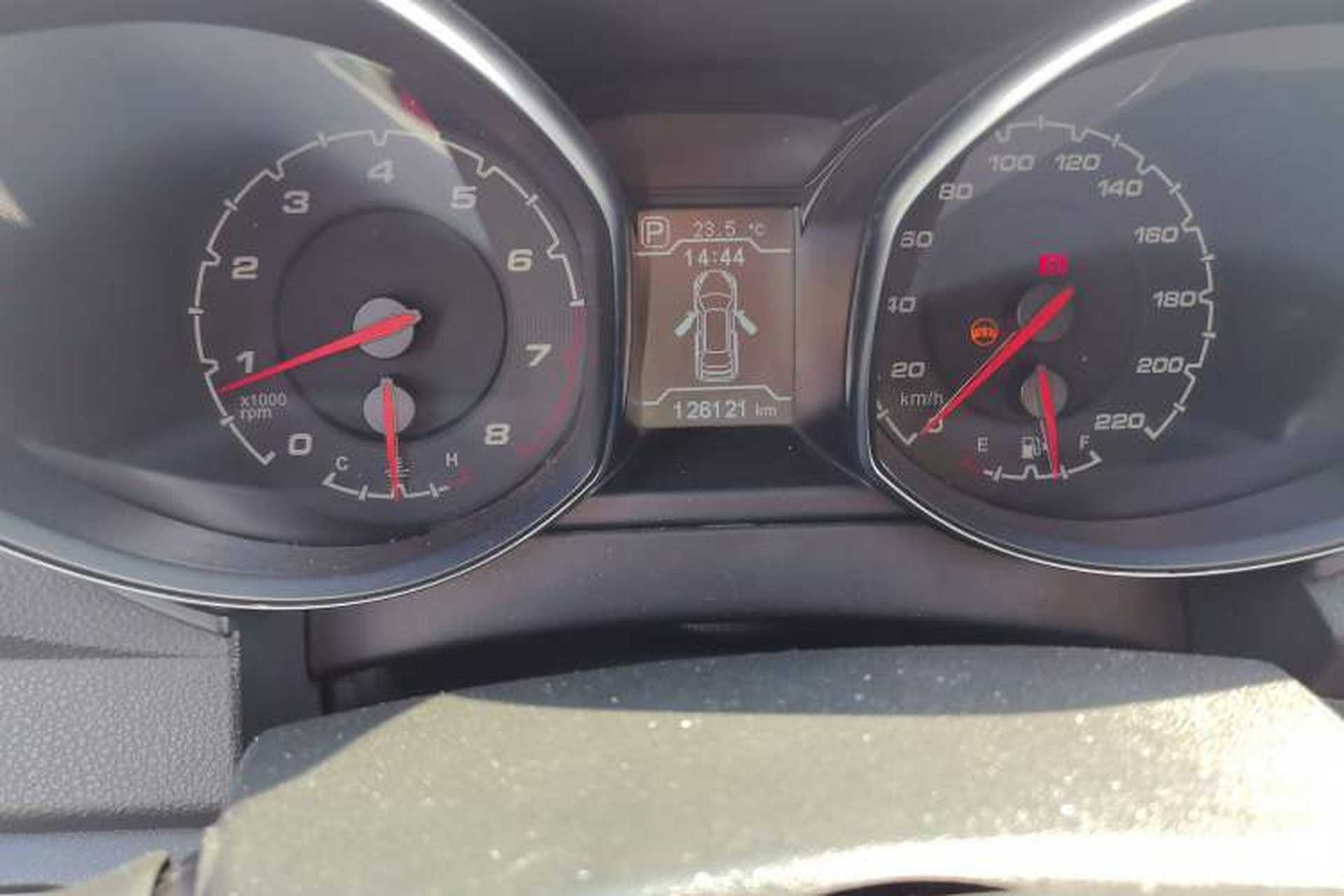 Used Chery Tiggo 5 2014 2.0L CVT Family Deluxe Edition Odometer Close Up