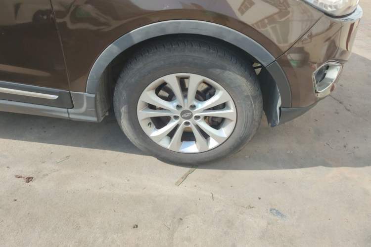 Used Chery Tiggo 5 2014 2.0L Manual - Family Deluxe Edition Right Front Wheel Hub