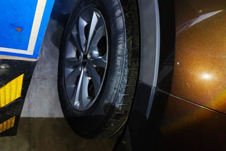 Used Chery Tiggo 5 2014 2.0L Manual - Family Deluxe Edition Right Front Wheel Hub