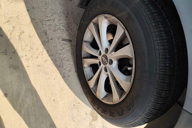 Used Chery Tiggo 5 2014 2.0L Manual - Family Deluxe Edition Right Front Wheel Hub