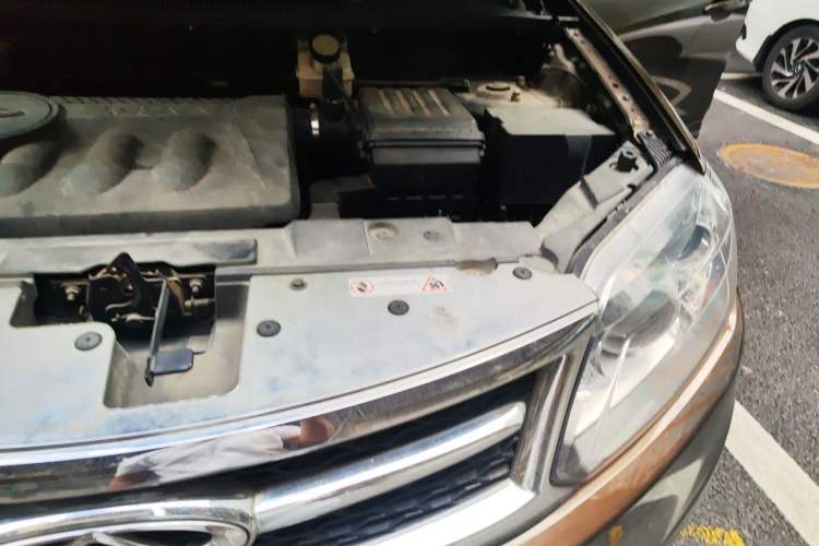 Used Chery Tiggo 5 2014 2.0L CVT Family Deluxe Edition Engine Bay Left