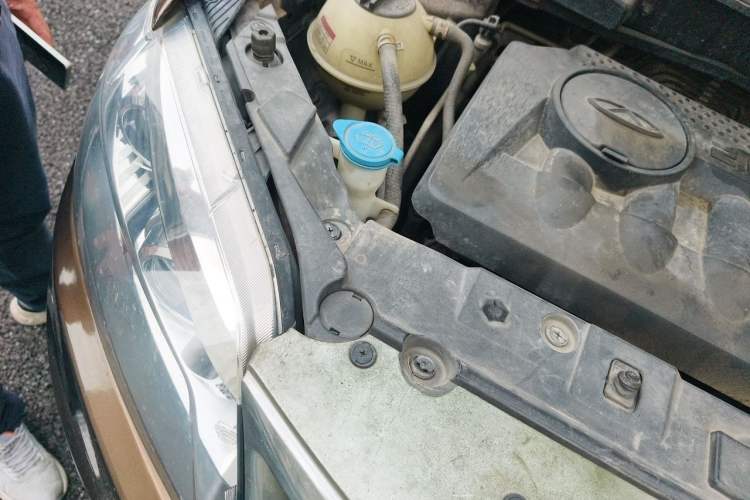 Used Chery Tiggo 5 2014 2.0L Manual - Family Deluxe Edition Engine Bay Right