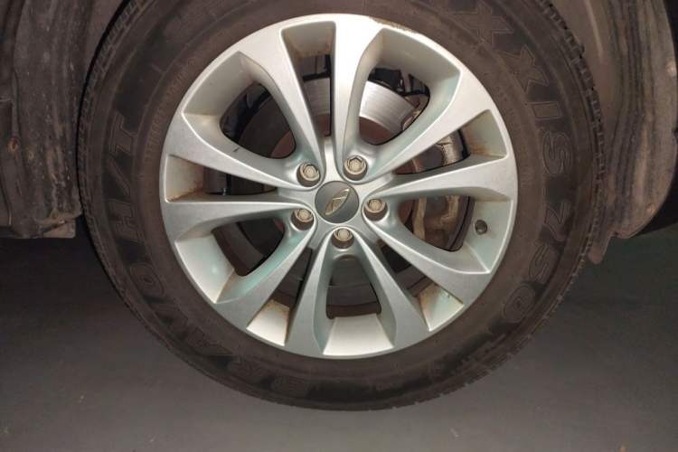 Used Chery Tiggo 5 2014 2.0L Manual - Family Deluxe Edition Right Front Wheel Hub