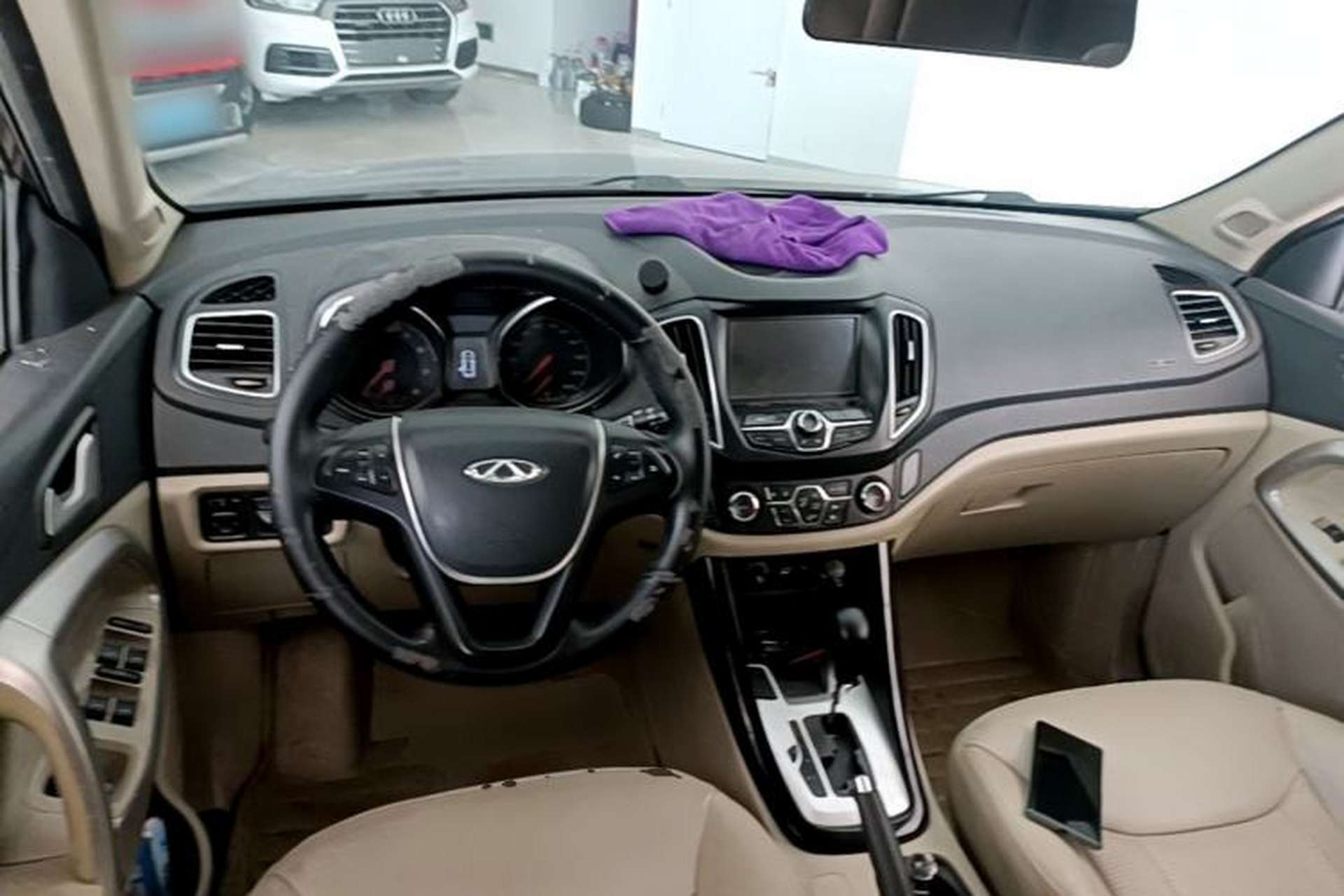 Used Chery Tiggo 5 2014 2.0L CVT Family Deluxe Edition Center Console