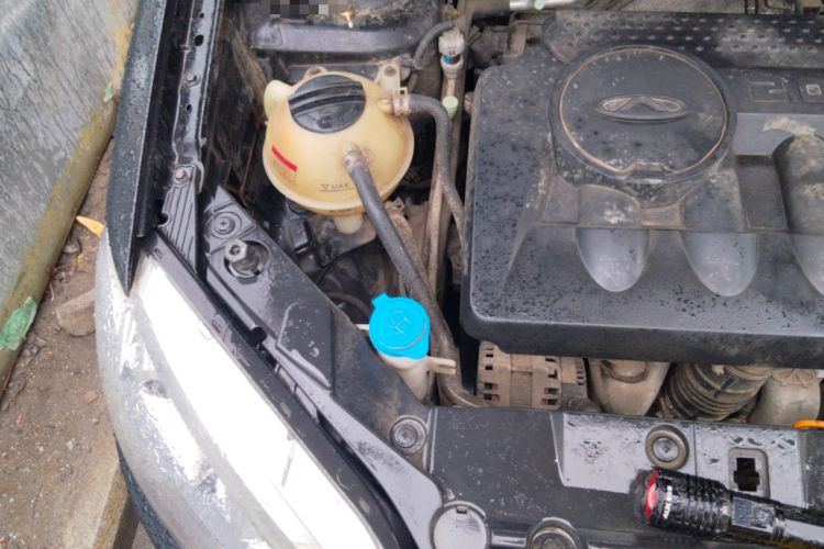 Used Chery Tiggo 5 2014 2.0L CVT Family Deluxe Edition Engine Bay Right