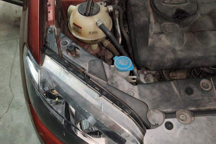 Used Chery Tiggo 5 2014 2.0L CVT Family Deluxe Edition Engine Bay Right