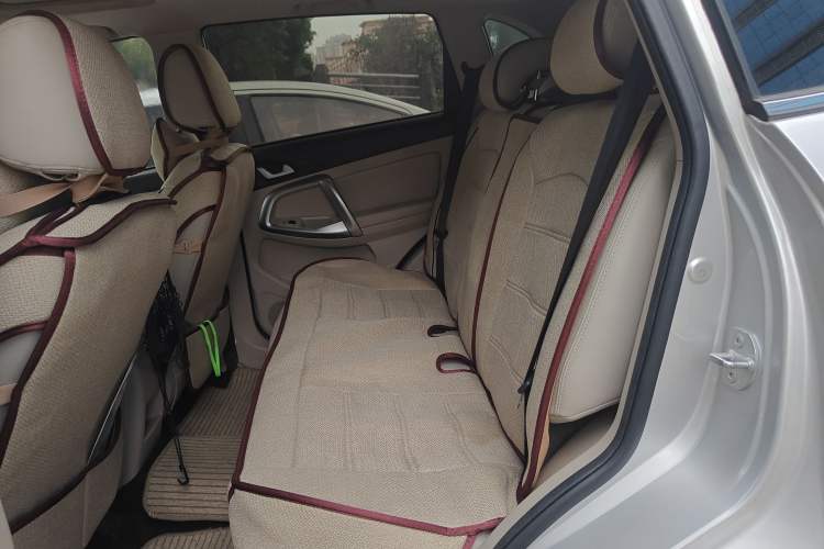 Used Chery Tiggo 5 2014 2.0L CVT Family Deluxe Edition Interior 4