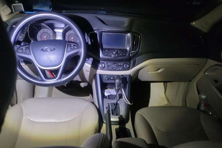 Used Chery Tiggo 5 2014 2.0L CVT Joyful Edition Center Console
