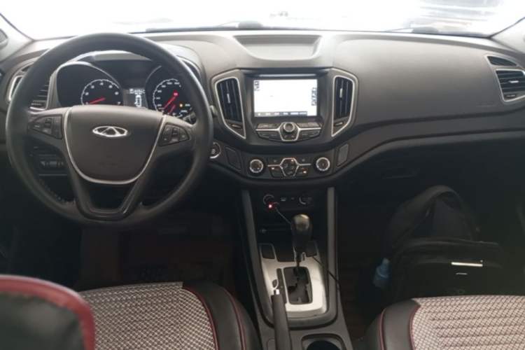 Used Chery Tiggo 5 2014 2.0L CVT Joyful Edition Center Console
