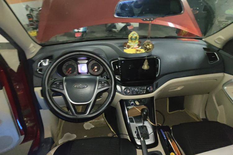 Used Chery Tiggo 5 2014 2.0L CVT Family Deluxe Edition Center Console