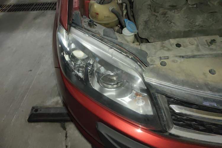 Used Chery Tiggo 5 2014 2.0L CVT Family Deluxe Edition Engine Bay Right