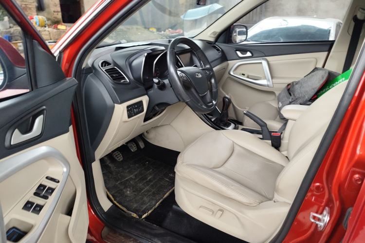 Used Chery Tiggo 5 2014 2.0L Manual - Family Deluxe Edition Interior 3