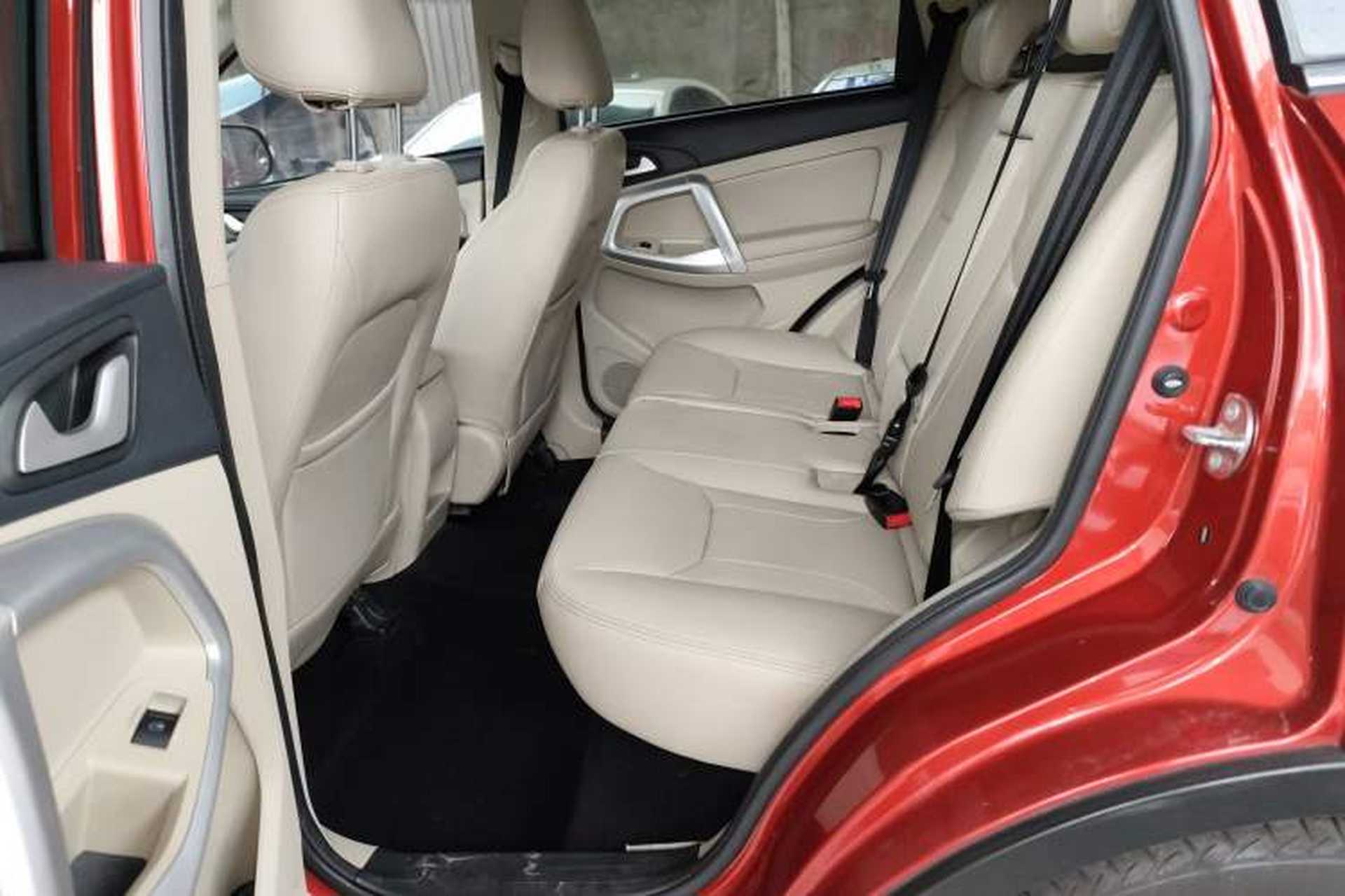 Used Chery Tiggo 5 2014 2.0L Manual - Family Deluxe Edition Interior 4