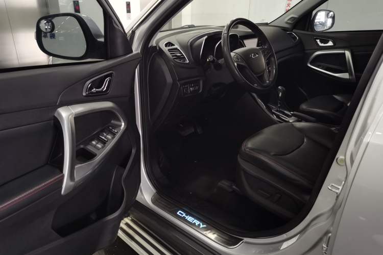 Used Chery Tiggo 5 2014 2.0L CVT Family Deluxe Edition Interior 2