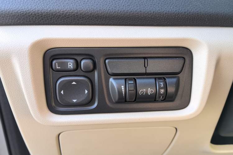 Used Chery Tiggo 5 2014 2.0L CVT Joyful Edition Interior 9