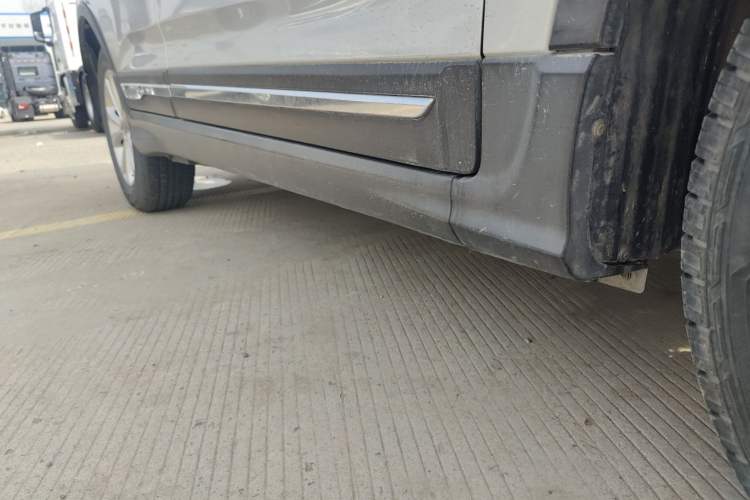 Used Chery Tiggo 5 2014 2.0L Manual - Family Deluxe Edition Right Side Sill