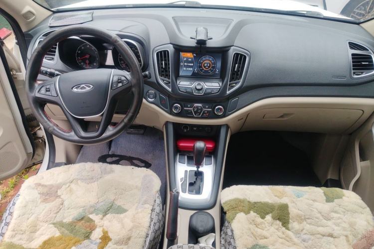 Used Chery Tiggo 5 2014 2.0L CVT Joyful Edition Center Console