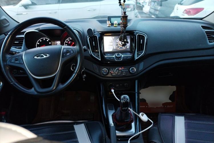 Used Chery Tiggo 5 2014 2.0L Manual - Family Deluxe Edition Center Console