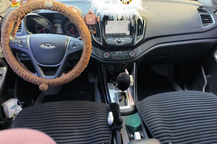 Used Chery Tiggo 5 2014 2.0L CVT Family Deluxe Edition Center Console