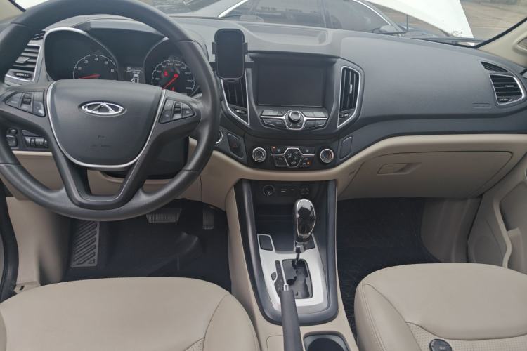 Used Chery Tiggo 5 2014 2.0L CVT Joyful Edition Center Console