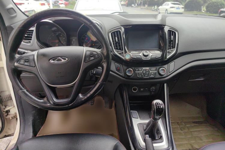 Used Chery Tiggo 5 2014 2.0L Manual - Family Deluxe Edition Center Console