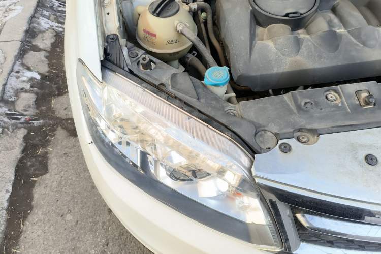 Used Chery Tiggo 5 2014 2.0L CVT Family Deluxe Edition Engine Bay Right