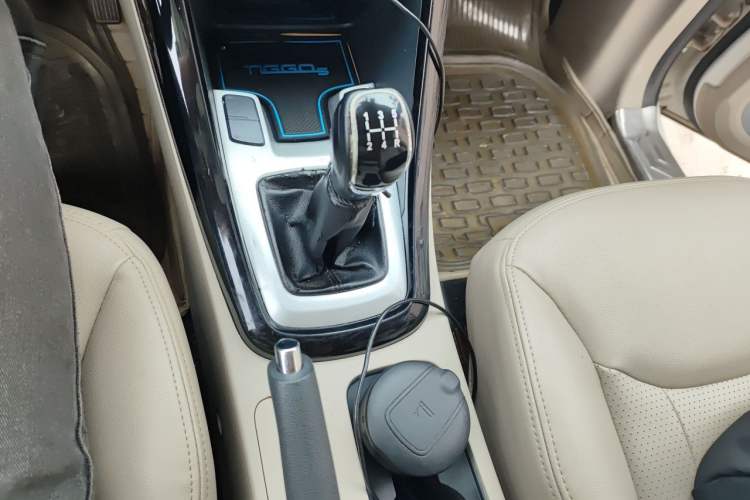 Used Chery Tiggo 5 2014 2.0L Manual - Family Deluxe Edition Gear Lever