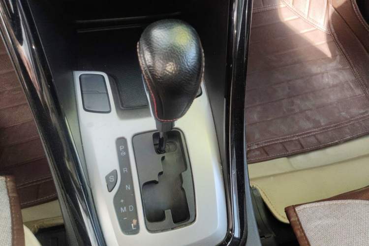Used Chery Tiggo 5 2014 2.0L CVT Family Deluxe Edition Gear Lever