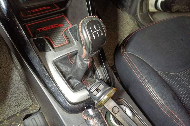 Used Chery Tiggo 5 2014 2.0L Manual - Family Deluxe Edition Gear Lever