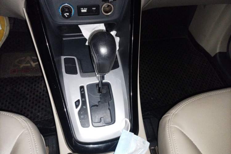 Used Chery Tiggo 5 2014 2.0L CVT Family Deluxe Edition Gear Lever