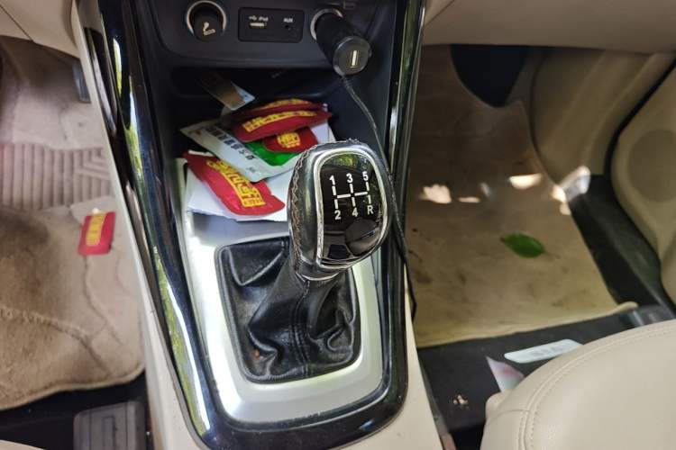 Used Chery Tiggo 5 2014 2.0L Manual - Family Deluxe Edition Gear Lever