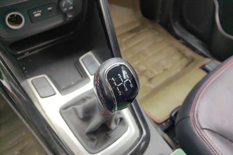 Used Chery Tiggo 5 2014 2.0L Manual - Family Deluxe Edition Gear Lever