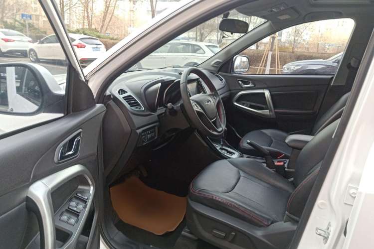 Used Chery Tiggo 5 2014 2.0L CVT Family Deluxe Edition Interior 2
