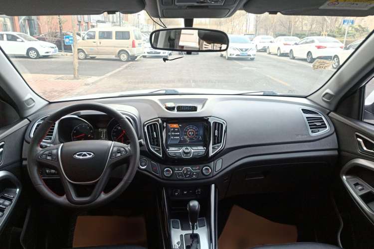Used Chery Tiggo 5 2014 2.0L CVT Family Deluxe Edition Interior 3