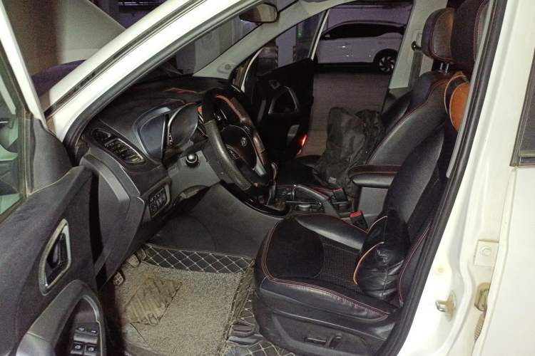 Used Chery Tiggo 5 2014 2.0L Manual - Family Deluxe Edition Left Front Seat