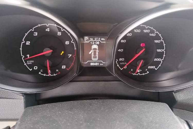 Used Chery Tiggo 5 2014 2.0L CVT Family Deluxe Edition Odometer Close Up