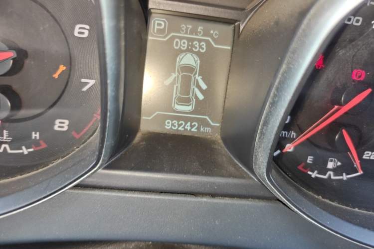Used Chery Tiggo 5 2014 2.0L CVT Family Deluxe Edition Odometer Close Up