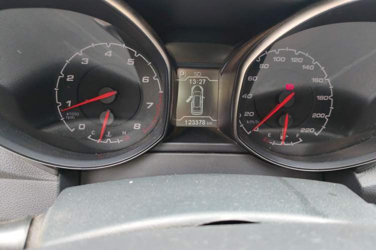 Used Chery Tiggo 5 2014 2.0L CVT Family Deluxe Edition Odometer Close Up