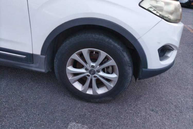 Used Chery Tiggo 5 2014 2.0L Manual - Family Deluxe Edition Right Front Wheel Hub