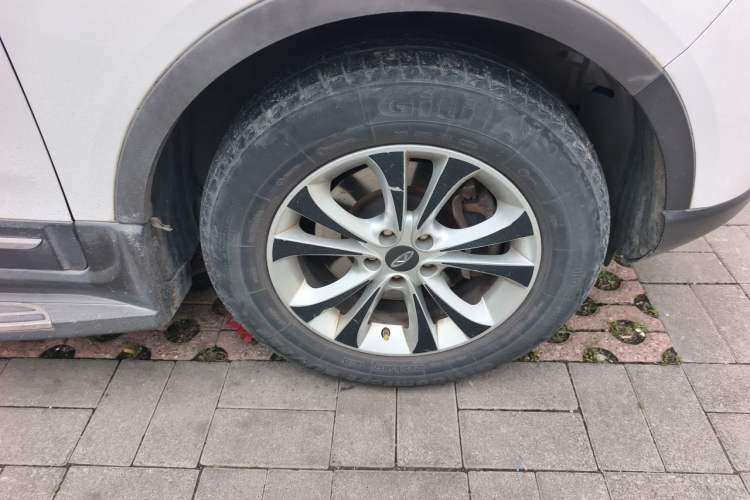 Used Chery Tiggo 5 2014 2.0L Manual - Family Deluxe Edition Right Front Wheel Hub