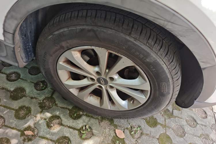 Used Chery Tiggo 5 2014 2.0L Manual - Family Deluxe Edition Right Front Wheel Hub