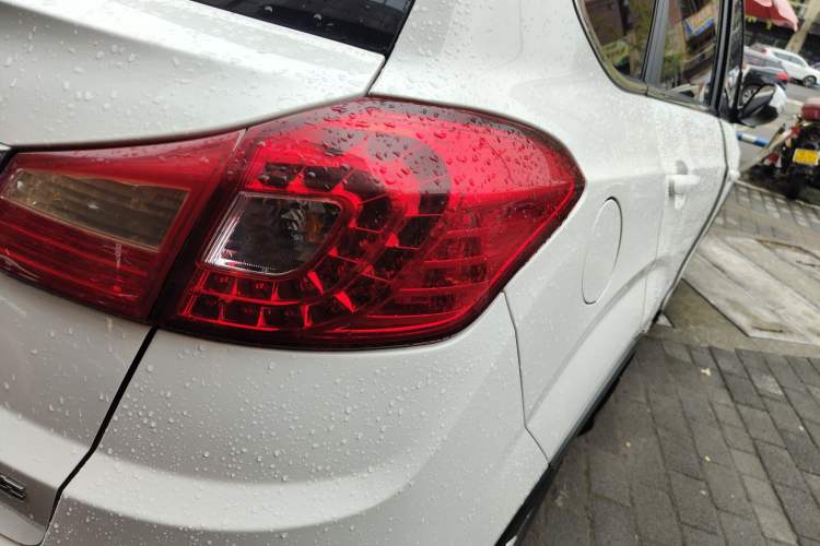 Used Chery Tiggo 5 2014 2.0L CVT Family Deluxe Edition Right Rear Taillight