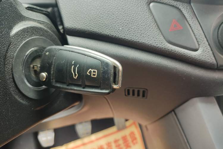 Used Chery Tiggo 5 2015 2.0L Manual Jia Yue Edition Interior 1