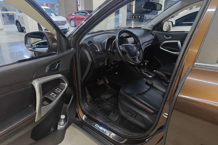 Used Chery Tiggo 5 2015 2.0L CVT Family Deluxe Edition Interior 2