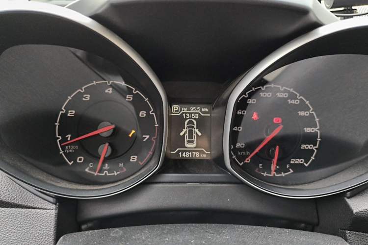 Used Chery Tiggo 5 2015 2.0L CVT Jiayue Edition Odometer Close Up
