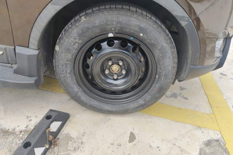 Used Chery Tiggo 5 2015 2.0L CVT Family Deluxe Edition Right Front Wheel Hub